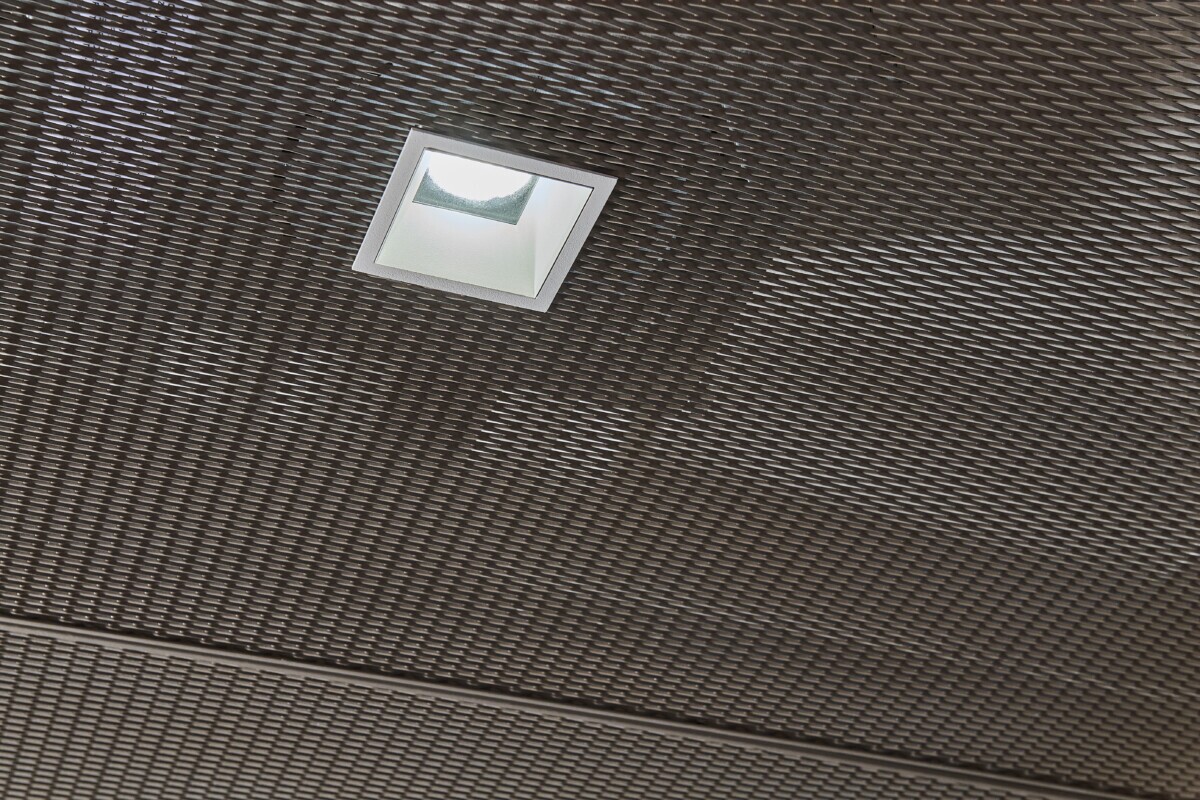 Interior ceiling of Pachulski Stang Ziehl & Jones LLP in New York, USA. Featuring the expanded PANEL:Form Mesh Ceiling Panels. Finished in a custom powdercoat champagne tone, these panels bring a touch of industrial elegance while integrating seamlessly with the space’s high-performance infrastructure.