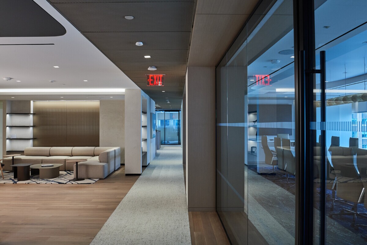 Interior ceiling of Pachulski Stang Ziehl & Jones LLP in New York, USA. Featuring the expanded PANEL:Form Mesh Ceiling Panels. Finished in a custom powdercoat champagne tone, these panels bring a touch of industrial elegance while integrating seamlessly with the space’s high-performance infrastructure.