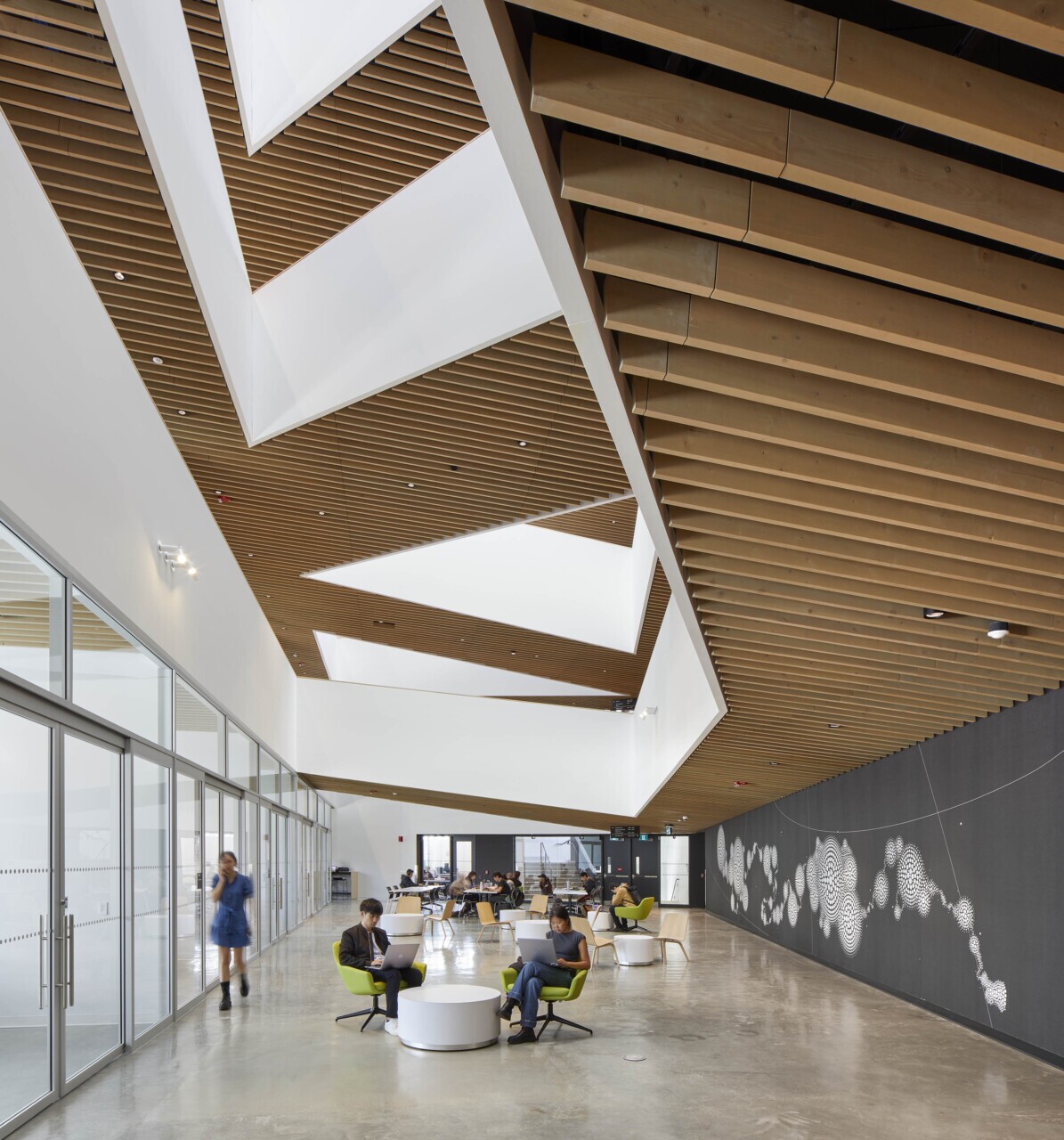 The Atrium at the UBC, School of Biomedical Engineering in Vancouver, Canada features Maxxit’s custom LINE:Form Traditional Baffles in wood. This shows how the baffles in wood give an artistic look to the levels of the building.