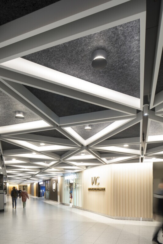 Ceiling using AERO:Form Trilateral Open Cell products by Maxxit